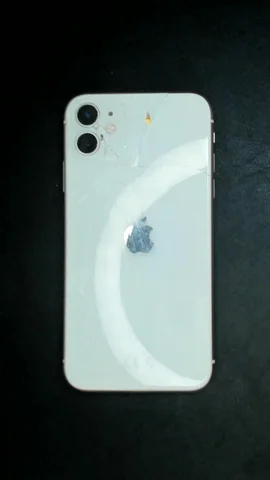 Apple iPhone 11 de D****l antes de la reparación de tapa trasera y pantalla