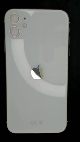 Foto tomada del Apple iPhone 11 de D****l posterior a la reparación de tapa trasera y pantalla el 2 de Mayo de 2024