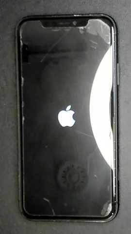 Foto tomada del Apple iPhone 11 de M****l posterior a la reparación de batería el 6 de Mayo de 2024