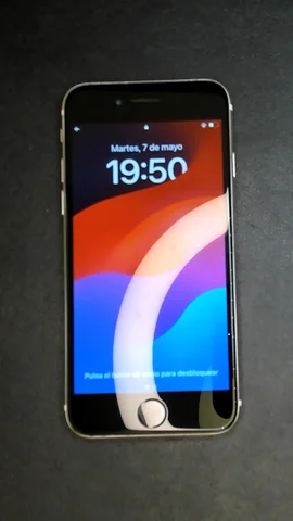 Foto tomada del Apple iPhone SE (2022) de H*****o posterior a la reparación de pantalla el 7 de Mayo de 2024