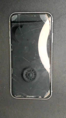 Apple iPhone XR de I***e antes de la reparación de pantalla