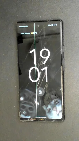 Google Pixel 6a de C****s antes de la reparación de pantalla