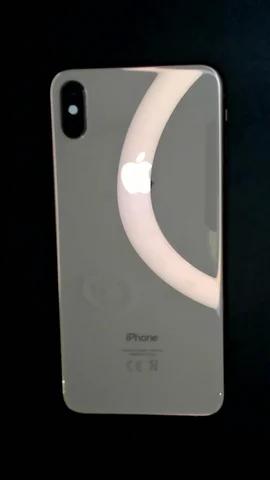 Foto tomada del Apple iPhone XS Max de E*****e posterior a la reparación de tapa trasera el 23 de Mayo de 2024