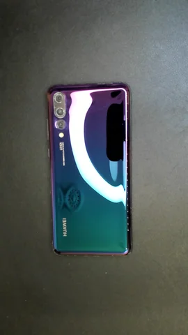 Foto tomada del Huawei P20 Pro de G****a posterior a la reparación de tapa trasera el 24 de Mayo de 2024