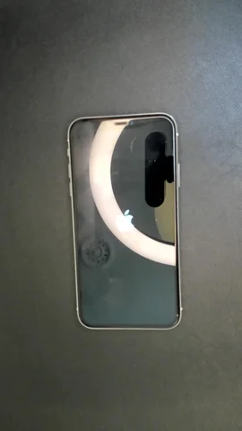 Apple iPhone 11 de A****s antes de la reparación de puerto de carga