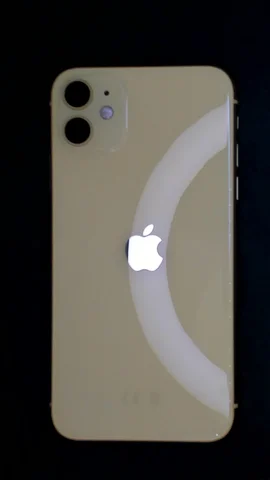 Foto tomada del Apple iPhone 11 de S*******n posterior a la reparación de tapa trasera el 29 de Mayo de 2024