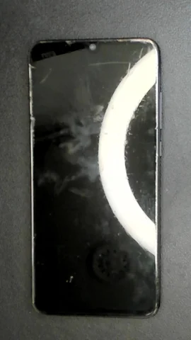 Xiaomi Mi 9 Lite de M***a antes de la reparación de pantalla