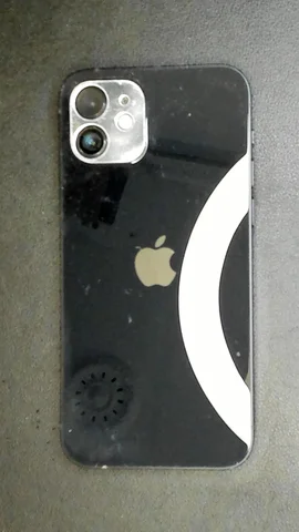 Foto tomada del Apple iPhone 12 de J**n posterior a la reparación de lente de cámara trasera el 11 de Junio de 2024