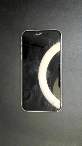 Apple iPhone XR de M***a antes de la reparación de pantalla y batería