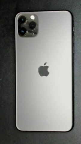 Foto tomada del Apple iPhone 11 Pro Max de J**n posterior a la reparación de lente de cámara trasera el 17 de Junio de 2024