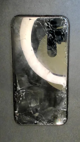 Apple iPhone 11 de E***r antes de la reparación de pantalla