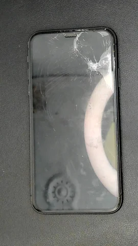 Apple iPhone 11 de R*****o antes de la reparación de pantalla