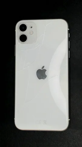 Apple iPhone 11 de E****a antes de la reparación de tapa trasera