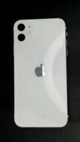 Foto tomada del Apple iPhone 11 de E****a posterior a la reparación de tapa trasera el 25 de Junio de 2024