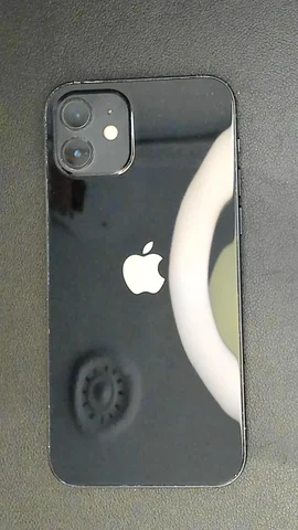 Foto tomada del Apple iPhone 12 de A*****o posterior a la reparación de tapa trasera el 26 de Junio de 2024