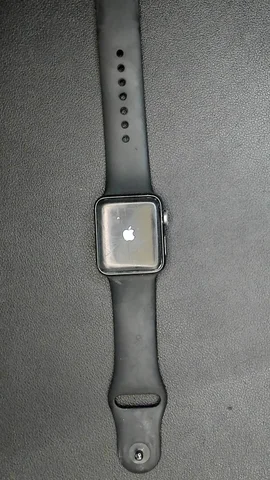 Foto tomada del Apple Watch Serie 3 38mm de F******o posterior a la reparación de batería el 2 de Julio de 2024