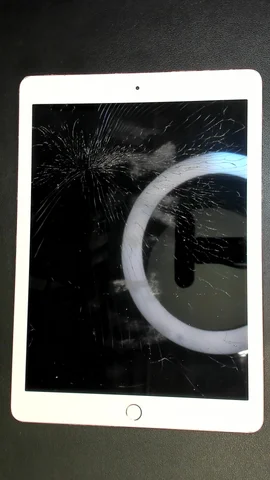 Apple iPad Pro 9.7 (2016) de C****e antes de la reparación de pantalla