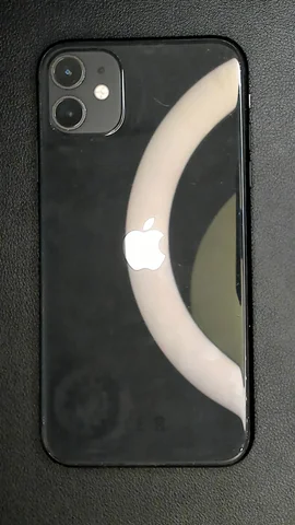 Apple iPhone 11 de A*****o antes de la reparación de lente de cámara trasera