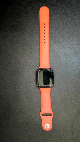 Apple Watch SE 44mm de F******o antes de la reparación de cristal digitalizador