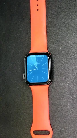 Foto tomada del Apple Watch SE 44mm de F******o posterior a la reparación de cristal digitalizador el 2 de Agosto de 2024