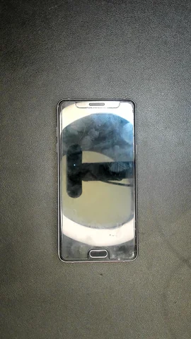 Samsung Galaxy A5 (2016) de M***a antes de la reparación de batería