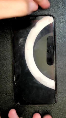 Apple iPhone 11 Pro Max de R***s antes de la reparación de pantalla