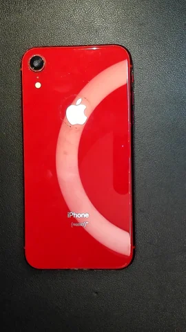 Apple iPhone XR de J**é antes de la reparación de pantalla y lente de cámara trasera