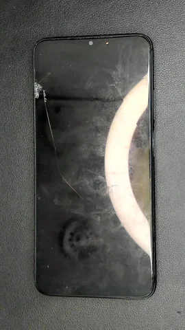 Xiaomi Redmi 9T de L**a antes de la reparación de pantalla