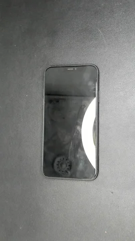 Apple iPhone 11 de G*******o antes de la reparación de auricular