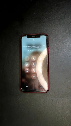 Apple iPhone 11 de T****a antes de la reparación de auricular