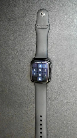 Foto tomada del Apple Watch Serie 6 44mm de J**e posterior a la reparación de cristal (sólo cristal y no el digitalizador) el 19 de Septiembre de 2024