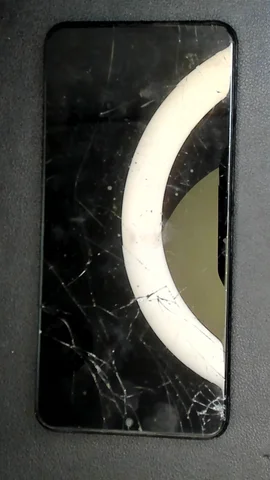 Huawei P30 lite de L**s antes de la reparación de pantalla y batería