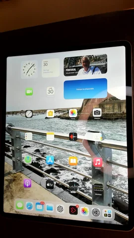 Foto tomada del Apple iPad Pro 12.9 (2020) de Á****a posterior a la reparación de pantalla el 27 de Septiembre de 2024