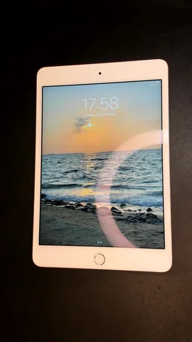 Foto tomada del Apple iPad mini 4 (2015) de J**n posterior a la reparación de batería el 1 de Octubre de 2024