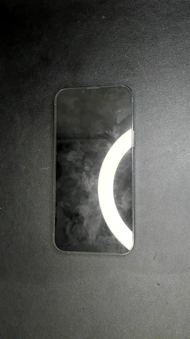 Apple iPhone 13 Pro Max de Á****o antes de la reparación de puerto de carga