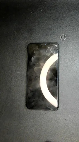 Apple iPhone 11 Pro Max de S****u antes de la reparación de pantalla