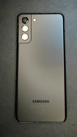 Foto tomada del Samsung Galaxy S21+ 5G de J**é posterior a la reparación de tapa trasera el 24 de Octubre de 2024