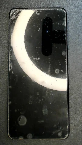 Xiaomi Poco X3 de F*******o antes de la reparación de pantalla