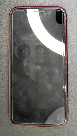 Apple iPhone XR de F*******o antes de la reparación de pantalla y puerto de carga y micrófono