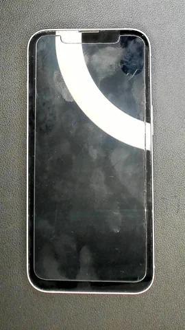 Apple iPhone 13 de R*****o antes de la reparación de batería