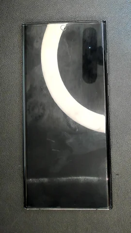 Samsung Galaxy S22 Ultra 5G de J**n antes de la reparación de batería