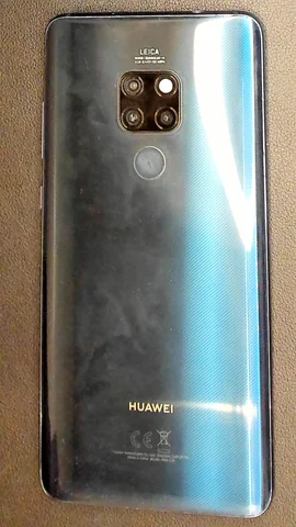 Huawei Mate 20 de A*****o antes de la reparación de cámara trasera