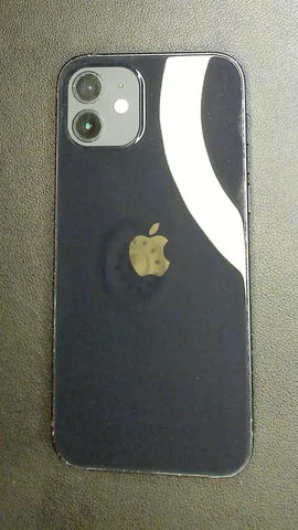 Foto tomada del Apple iPhone 12 de M******a posterior a la reparación de batería y tapa trasera el 20 de Noviembre de 2024