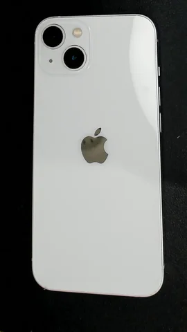 Foto tomada del Apple iPhone 13 de C******a posterior a la reparación de tapa trasera el 23 de Noviembre de 2024