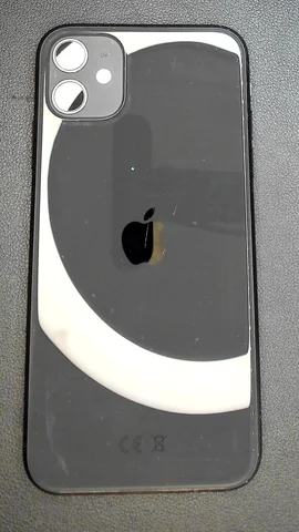 Foto tomada del Apple iPhone 11 de A******o posterior a la reparación de cámara trasera y lente de cámara trasera el 27 de Noviembre de 2024