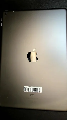 Apple iPad 9 10.2 (2021) de J****y antes de la reparación de lente de cámara trasera