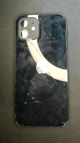 Apple iPhone 12 de D****l antes de la reparación de tapa trasera