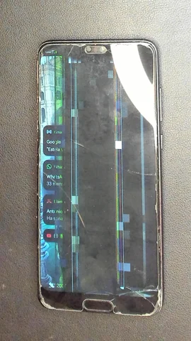 Huawei P20 Pro de J**é antes de la reparación de pantalla