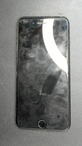 Apple iPhone 7 Plus de E****o antes de la reparación de puerto de carga y micrófono