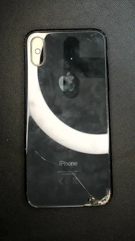 Apple iPhone XS de J**é antes de la reparación de tapa trasera